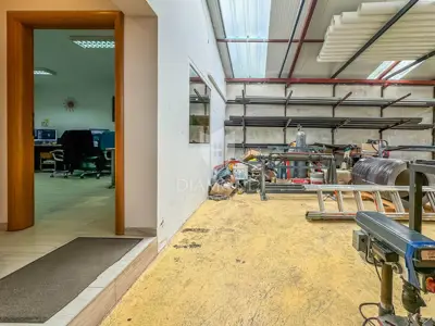 Poslovna hala 280 m², Umag - ured i wc - 9