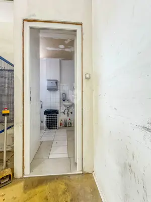 Poslovna hala 280 m², Umag - ured i wc - 15