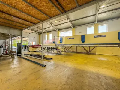 Poslovna hala 280 m², Umag - ured i wc - 14