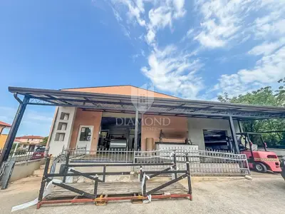 Poslovna hala 280 m², Umag - ured i wc