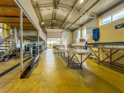 Poslovna hala 280 m², Umag - ured i wc - 12