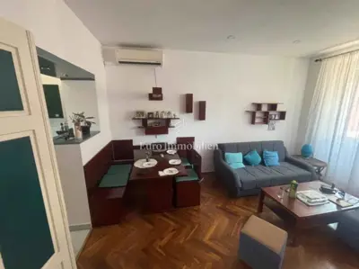 Stan 44 m², Pula Centar - renoviran i etažiran - 2