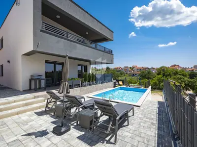 Medulin, komforna, nova villa na samo 100m od plaže