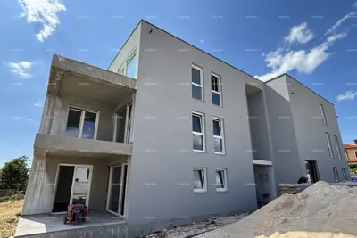Stan 91 m², Kanfanar - prizemlje i vrt 350 m²