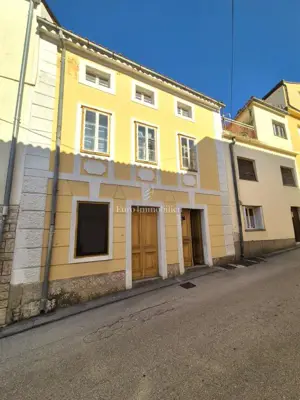 Selce - stone house for renovation, 50 m from the sea