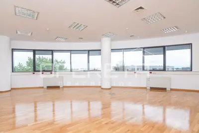 Gewerbeimmobilie zur Miete in Sloboština, 185 m²