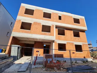 Pula - penthouse u novogradnji s garažom