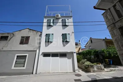 Kuća 97 m², Kaštel Lukšić - stara jezgra i terasa - 3