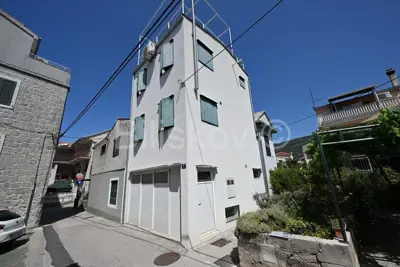 Kuća 97 m², Kaštel Lukšić - stara jezgra i terasa