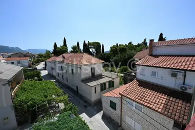 Kuća 97 m², Kaštel Lukšić - stara jezgra i terasa - 12