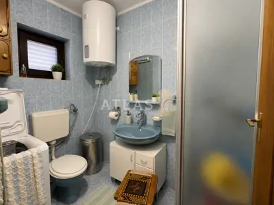 Stan 117 m², Malinska - centar, 4 balkona i pogled na more - 9