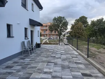 Stan 122 m², Viškovo - privatna okućnica 55 m² - 2