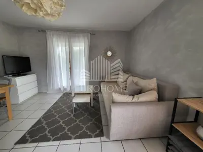 Haus 360 m², Njivice na Krku - 5 Apartments und etabliertes Geschäft - 2