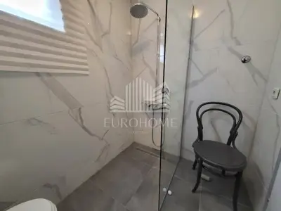Haus 360 m², Njivice na Krku - 5 Apartments und etabliertes Geschäft - 9