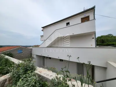 Haus 360 m², Njivice na Krku - 5 Apartments und etabliertes Geschäft - 4