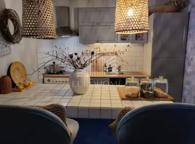 Haus 360 m², Njivice na Krku - 5 Apartments und etabliertes Geschäft - 3