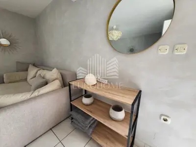 Haus 360 m², Njivice na Krku - 5 Apartments und etabliertes Geschäft - 7