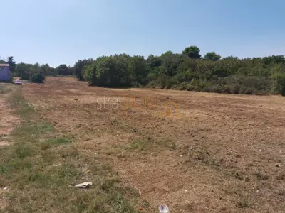 / Parcela u neposrednoj blizini plaže
