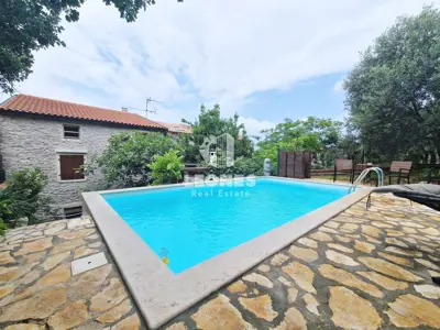 Haus 200 m², Murine bei Umag, Pool und Gartenanlage