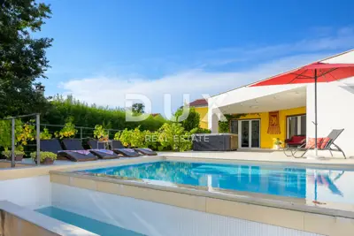 Villa 180 m², Svetvinčenat - Pool und Jacuzzi