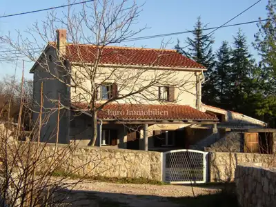 Otok Krk - samostojeća kuća s lijepom okućnicom - 2