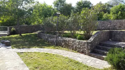 Otok Krk - samostojeća kuća s lijepom okućnicom - 12