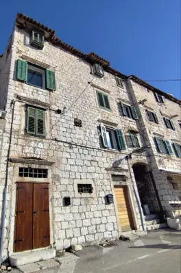 House 450 m², Šibenik - Dolac, first row to the sea