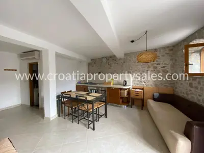 Stan, prizemlje, Otok Brač - centar mjesta - 8
