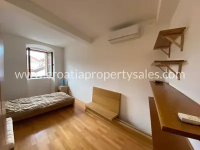 Stan, prizemlje, Otok Brač - centar mjesta - 4