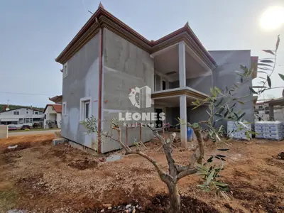 Kuća 173 m², Momjan - bazen i 2 terase - 11