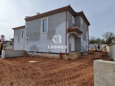 Kuća 173 m², Momjan - bazen i 2 terase - 9