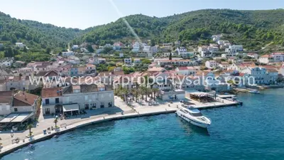 Row house, Vis, first row to the sea and garden
