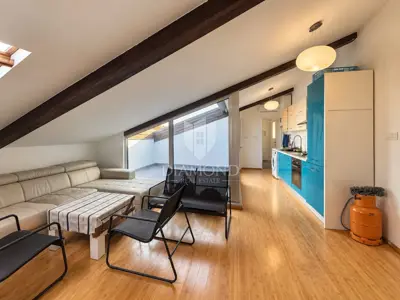 Stan 133 m², Umag centar - 2 stana, 2. red od mora