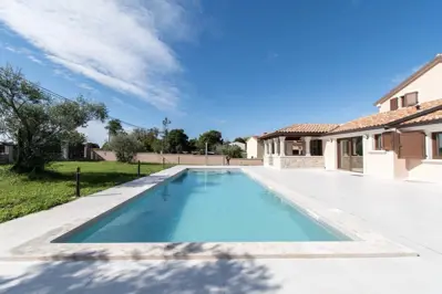 Villa 460 m², Sveti Lovreč - Pool und Jacuzzi - 2