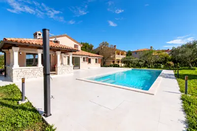 Villa 460 m², Sveti Lovreč - pool and jacuzzi