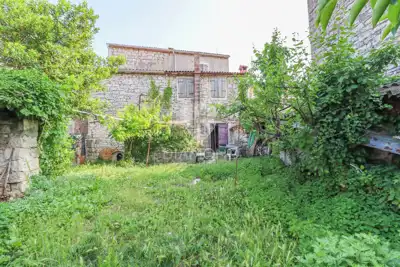 Kuća s predivnom okućnicom nedaleko Rovinja! - 10