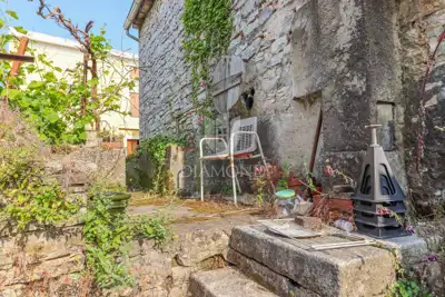 Kuća s predivnom okućnicom nedaleko Rovinja! - 9