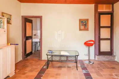 Kuća s predivnom okućnicom nedaleko Rovinja! - 3