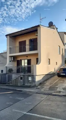 Haus zum Verkauf in Pula.