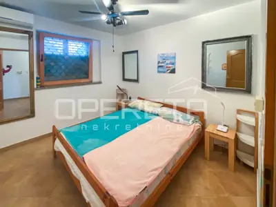 House 246 m², Brodarica - three apartments and sea view - 6