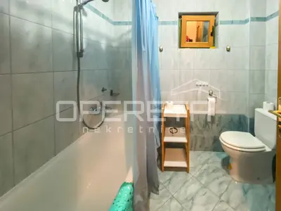 House 246 m², Brodarica - three apartments and sea view - 7