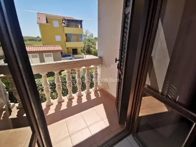 Kuća u Povljani, 4 apartmana i 50 m od mora - 17