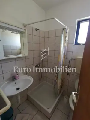 Kuća u Povljani, 4 apartmana i 50 m od mora - 12