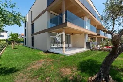 Apartment 81 m², Novigrad - garden and sea view - 4