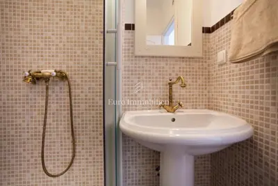 Kuća 232 m², Dobrinj okolica, bazen i uređena okućnica - 17