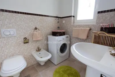 Kuća 232 m², Dobrinj okolica, bazen i uređena okućnica - 15