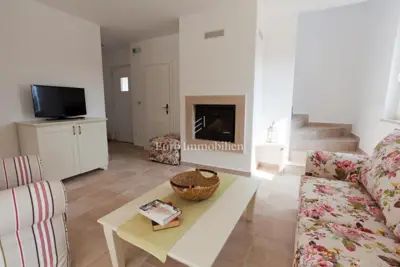 Kuća 232 m², Dobrinj okolica, bazen i uređena okućnica - 9