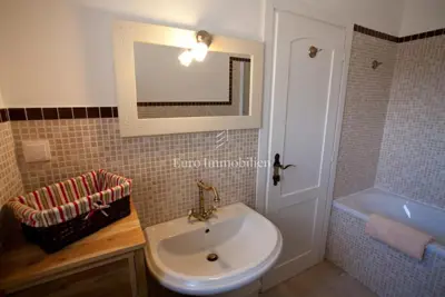 Kuća 232 m², Dobrinj okolica, bazen i uređena okućnica - 14