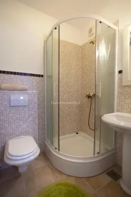 Kuća 232 m², Dobrinj okolica, bazen i uređena okućnica - 18