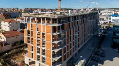 Pula! Mehrfamilienhaus, modernes Gebäude mit Aufzug. Wohnung mit Parkplatz und Abstellraum. S52